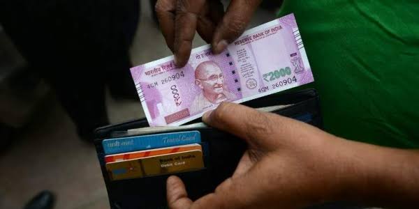 Small Sized Currency Notes Issued By Modi Government Lead To Improper Utilisation Of Wallets