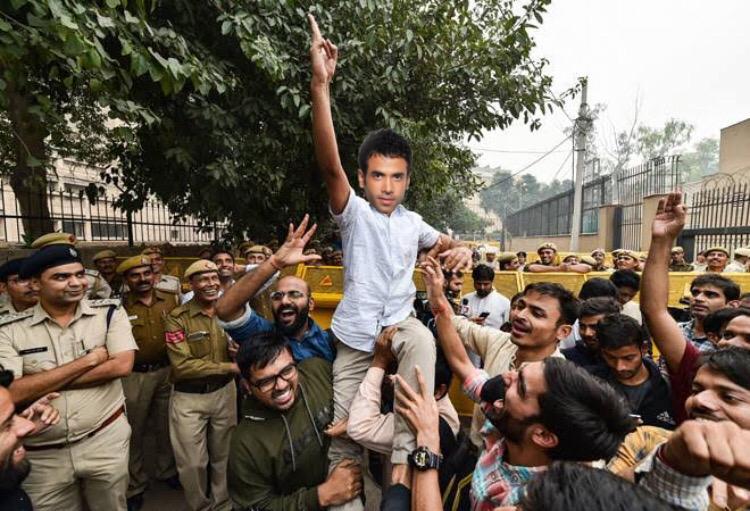 Hoping For LW Support, Tusshar Kapoor Organizes A Massive Rally In Support Of JNU Girl