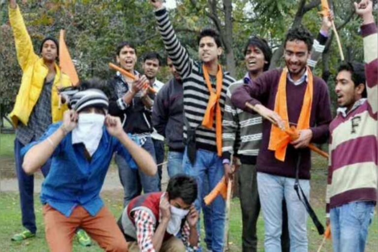 Angry Girlfriend Takes Her Boyfriend To Nearby Park On Valentine’s Day Expecting Team Of Bajrang Dal Members