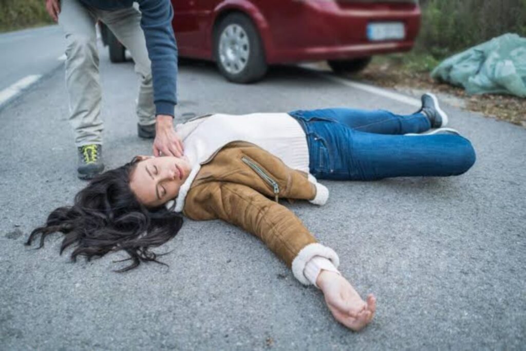 Food Blogger Falls Unconscious Due To Weakenss As No Eateries Invite For Free Food Her Due To Rising Covid Cases