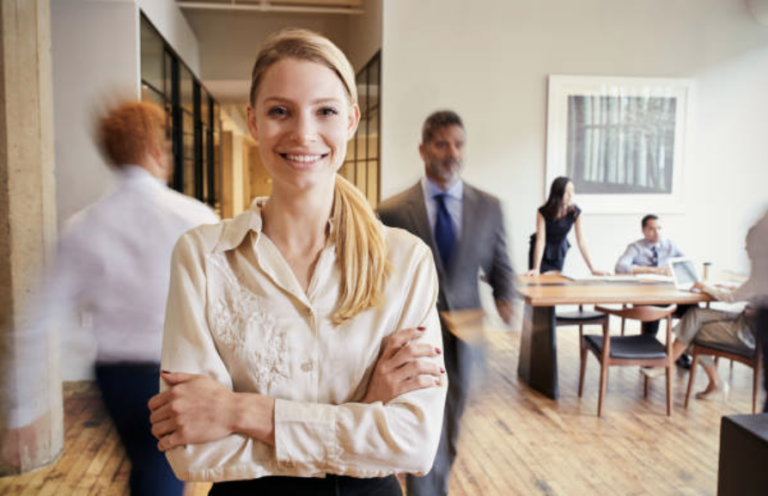 fresher Woman identifies herself as experienced resource