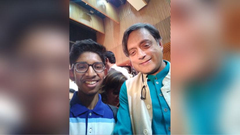 Shashi Tharoor Selfie With Man